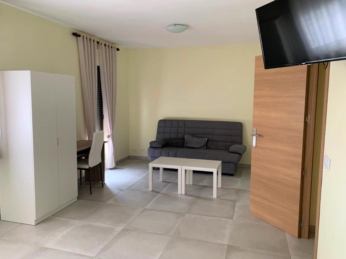 La Villa Hostal Calvarrasa de Abajo Luaran gambar